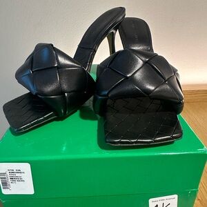 Black Size 40 BOTTEGA Veneta Lido Slide Sandal (New in Box)